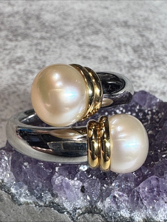 T&T Jewelry - T&T Stainless Steel Classic Two-Pearl Open Band Ring.